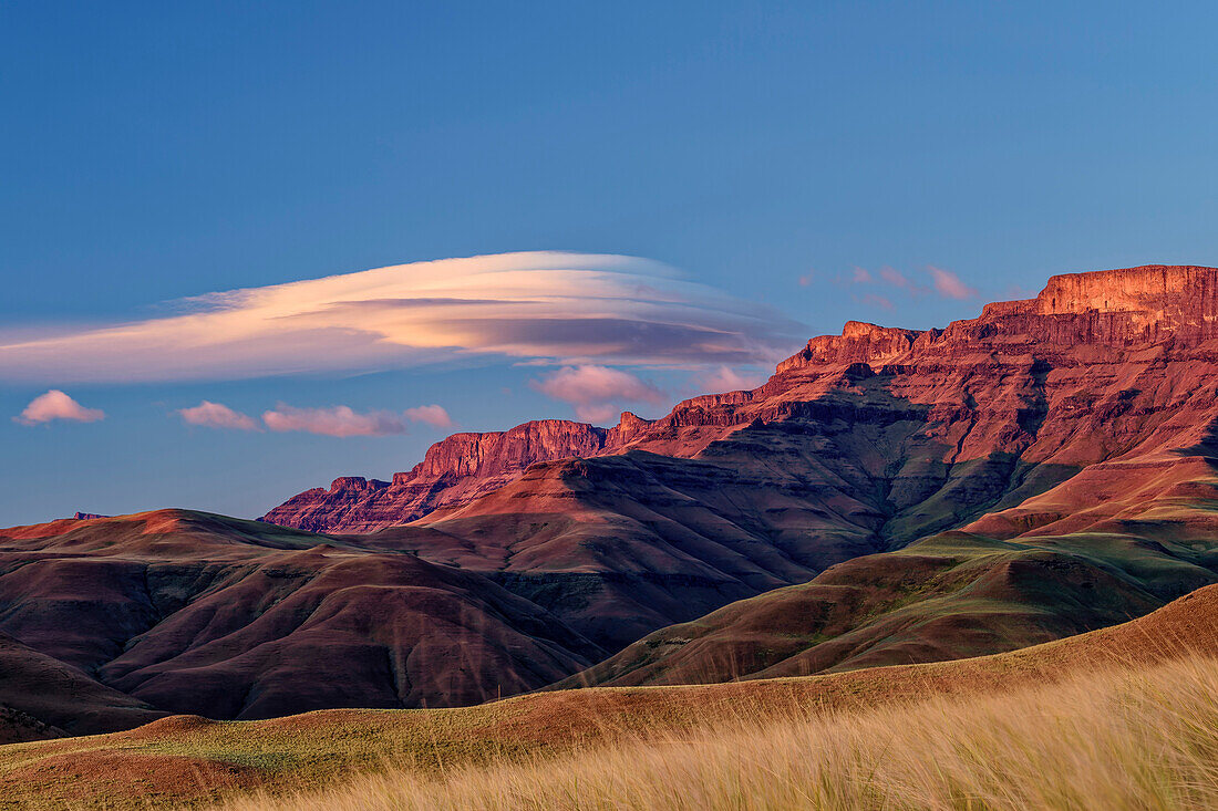 Cloud formation over the Drakensberg Mountains, Injasuthi, Drakensberg, Kwa Zulu Natal, UNESCO World Heritage Site Maloti-Drakensberg, South Africa