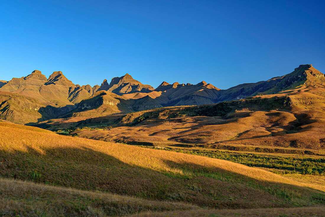 Drakensberg Mountains with Outer Horn, Inner Horn and Cathedral Peak, Didima, Cathedral Peak, Drakensberg, Kwa Zulu Natal, UNESCO World Heritage Site Maloti-Drakensberg, South Africa