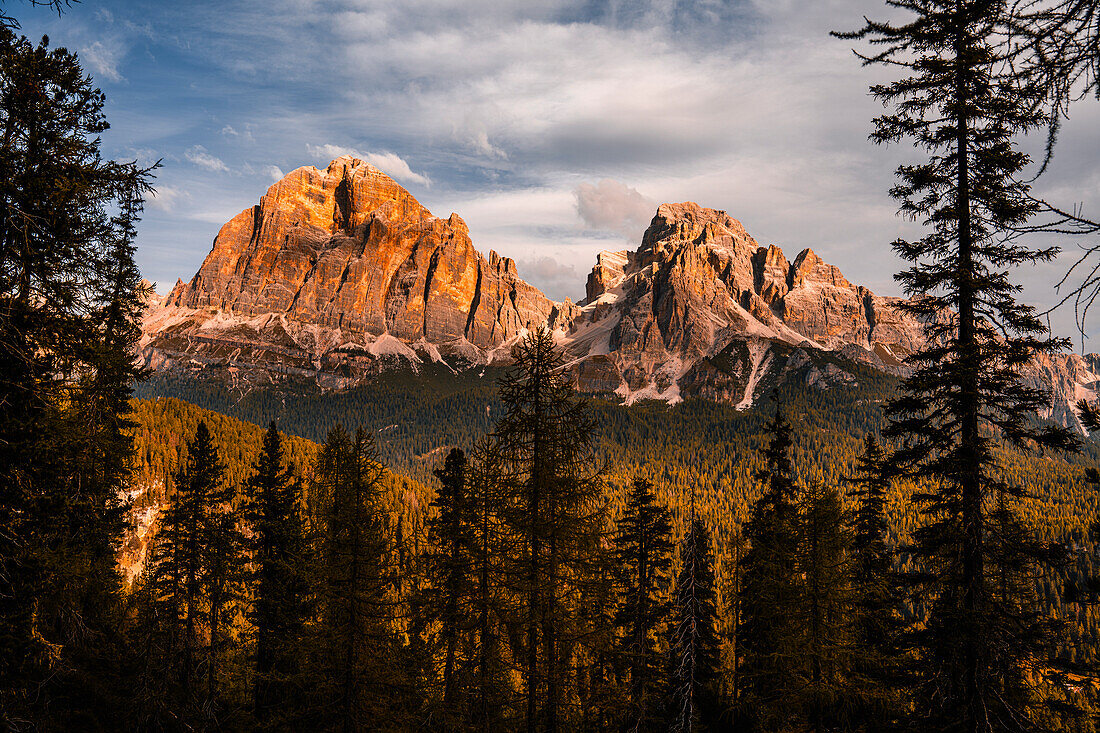 Bergwanderung zur Berghütte Croda da Lago um den Bergsee Lago Federa, Dolomiten, UNESCO Weltnaturerbe Dolomiten, Venetien, Venezien, Italien