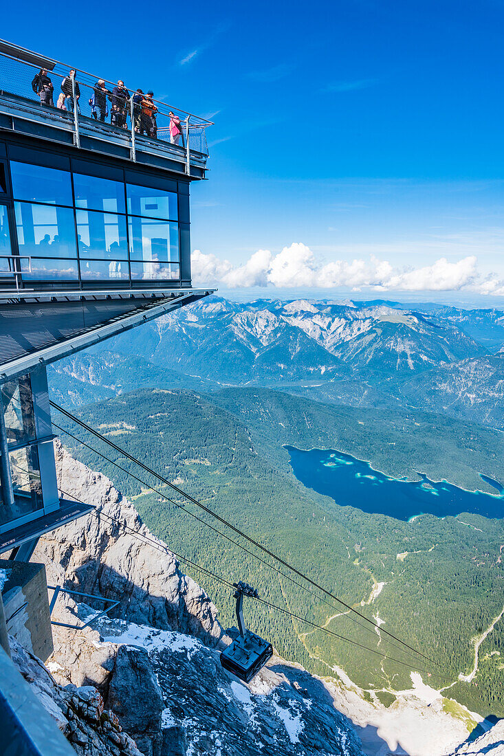 Bergstation der Bayerischen Zugspitzbahn, Blick auf den Eibsee, Zugspitze, Partenkirchen, Bayern, Deutschland