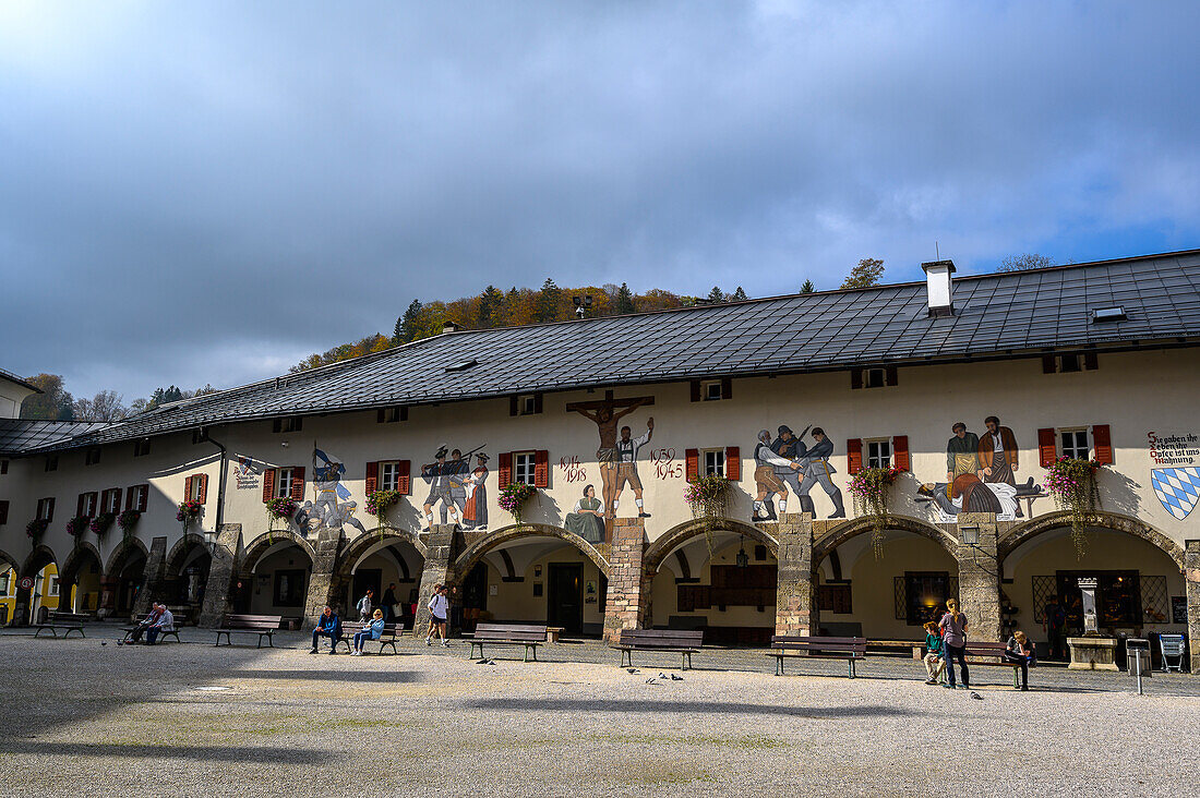 Arcades with wall monuments from both world wars on Schloßplatz next to the collegiate church, Berchtesgaden, city, center, at the Watzmann and Königssee, Berchtesgaden National Park, Berchtesgaden Alps, Upper Bavaria, Bavaria, Germany