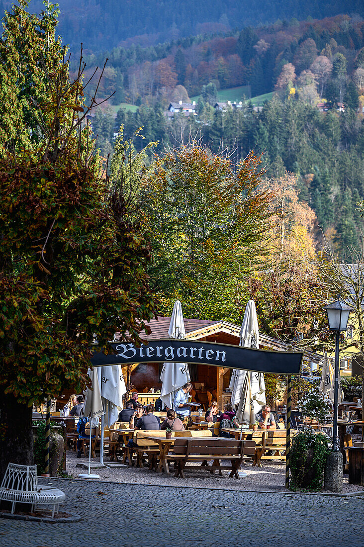 Biergarten im Zentrum, Berchtesgaden, Stadt, am Watzmann und Königssee, Nationalpark Berchtesgaden, Berchtesgadener Alpen, Oberbayern, Bayern, Deutschland