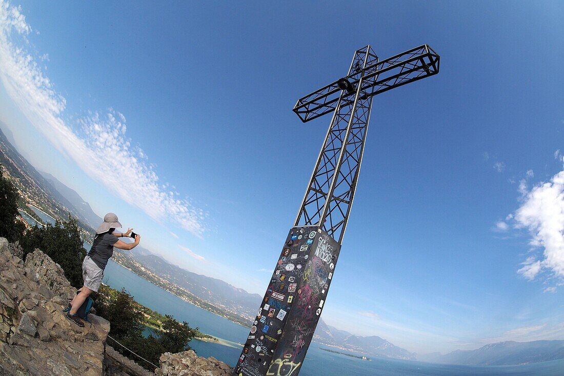 auf dem Rocca di Manerba, südlicher Gardasee, Lombardei, Italien