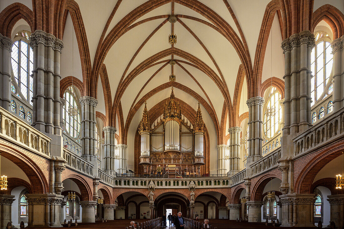 Blick zur Orgel der neogotischen Petrikirche am Theaterplatz, Chemnitz, Sachsen, Deutschland, Europa