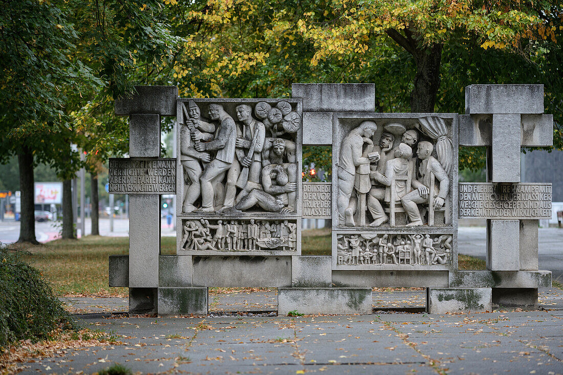 Sozialistisches Denkmal entlang der Brückenstraße, Chemnitz, Sachsen, Deutschland, Europa