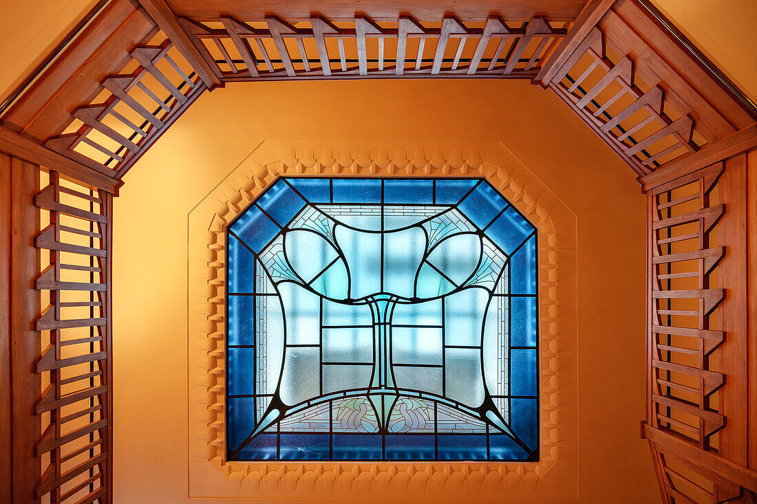 Lichteinlass aus kunstvollem Glas an der Decke der Villa Esche von Henry van de Velde auf dem Kapellenberg, Chemnitz, Sachsen, Deutschland, Europa
