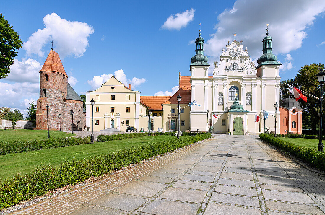 romanische Prokopkirche (Sankt-Prokop-Rotunde, Kościół Św. Prokopa, Kosciol Sw. Prokopa) und Kirche zur Hl. Dreifaltigkeit (Kościół Świętej Trójcy, Kosciol Sw. Troicy) in Strzelno (Strelno) in der Wojewodschaft Kujawien-Pommern in Polen