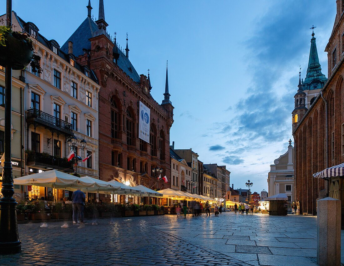 Artus Court (Dwór Artusa), Old Town Hall (Ratusz Staromiejski) and Church of the Holy Spirit (Kościół Ducha Świętego) at the Old Town Market (Rynek Staromiejski) in Toruń (Thorn, Torun) in the Kujawsko-Pomorskie Voivodeship of Poland