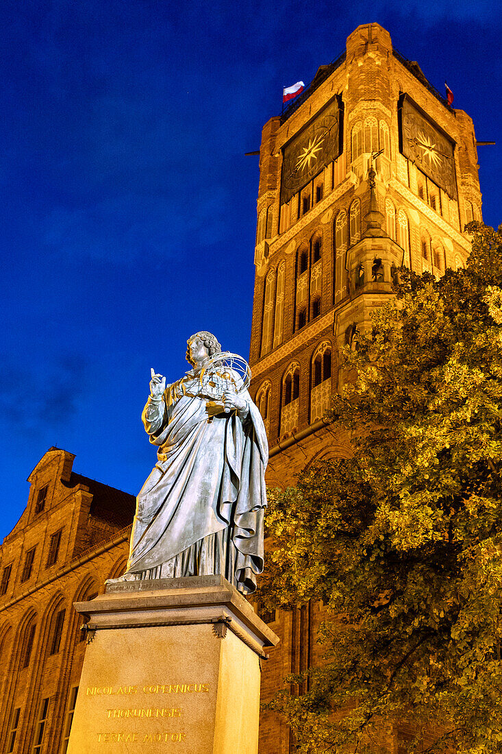 Old Town Hall (Ratusz Staromiejski) and Nicholas Copernicus Monument (Pomnik Kopernika) at the Old Town Market (Rynek Staromiejski) in Toruń (Thorn, Torun) in the Kujawsko-Pomorskie Voivodeship of Poland