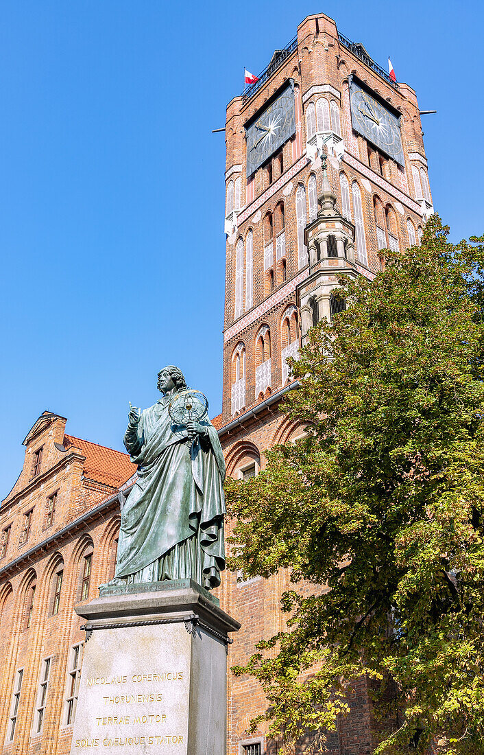 Old Town Hall (Ratusz Staromiejski) and Nicholas Copernicus Monument (Pomnik Kopernika) at the Old Town Market (Rynek Staromiejski) in Toruń (Thorn, Torun) in the Kujawsko-Pomorskie Voivodeship of Poland