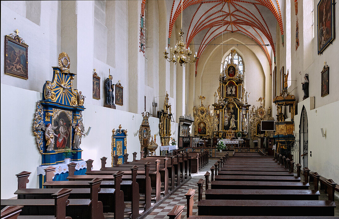 Innenraum der Klosterkirche Zarnowiec (Żarnowiec, Zarnowitz), Kaschubische Küste in der Wojewodschaft Pomorskie in Polen
