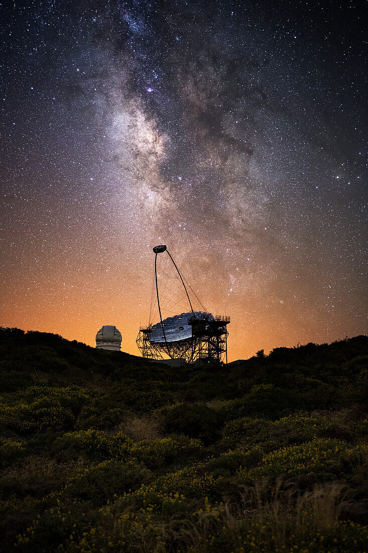 Spiegelteleskop mit Milchstraße, Nationalpark Caldera de Taburiente, La Palma, Spanien