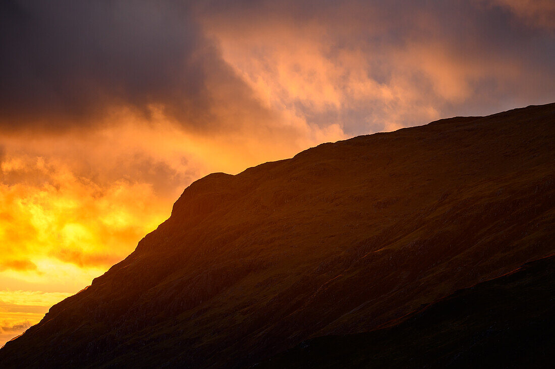 Sonnenuntergang in den Highlands, Schottland, Vereinigtes Königreich