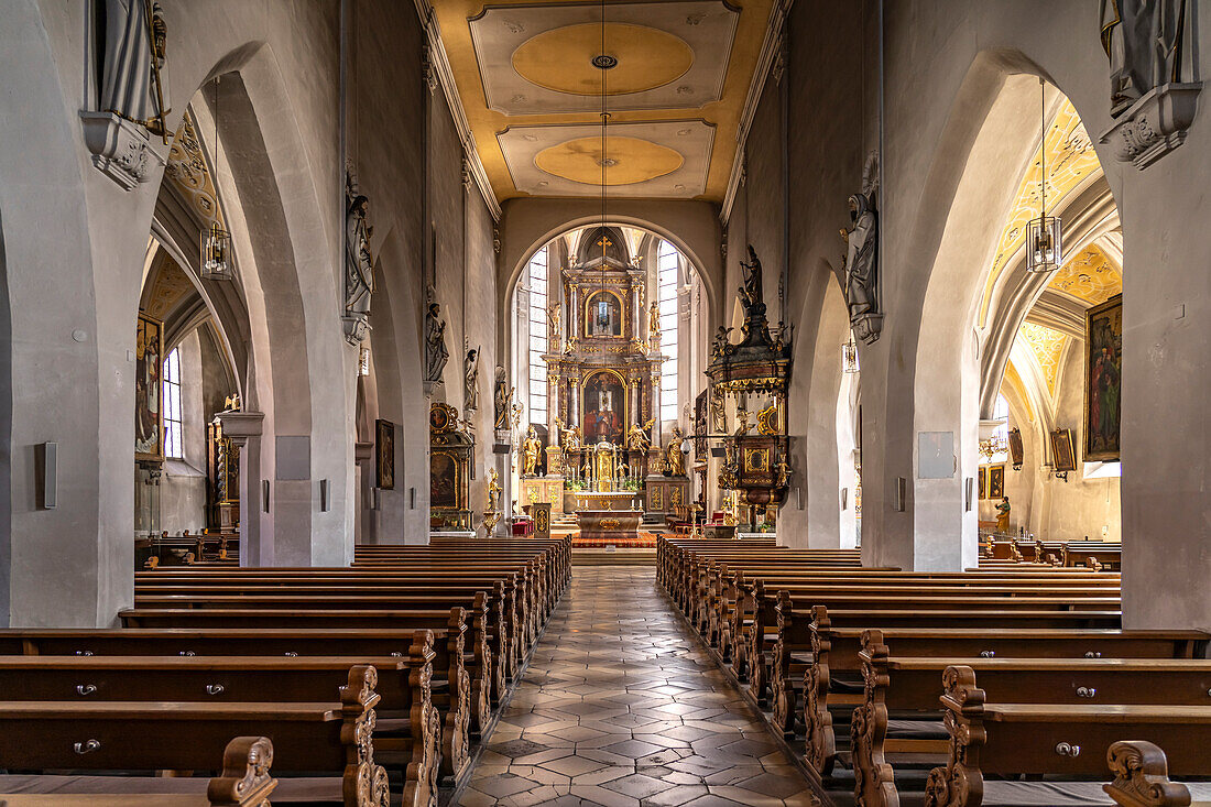 Innenraum der Kirche St. Martin in Forchheim, Oberfranken, Bayern, Deutschland 