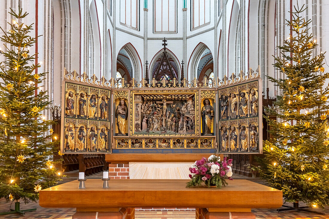  The Gothic winged altar Loste retable in the Schwerin Cathedral of St. Marien and St. Johannis, state capital Schwerin, Mecklenburg-Western Pomerania, Germany \n 