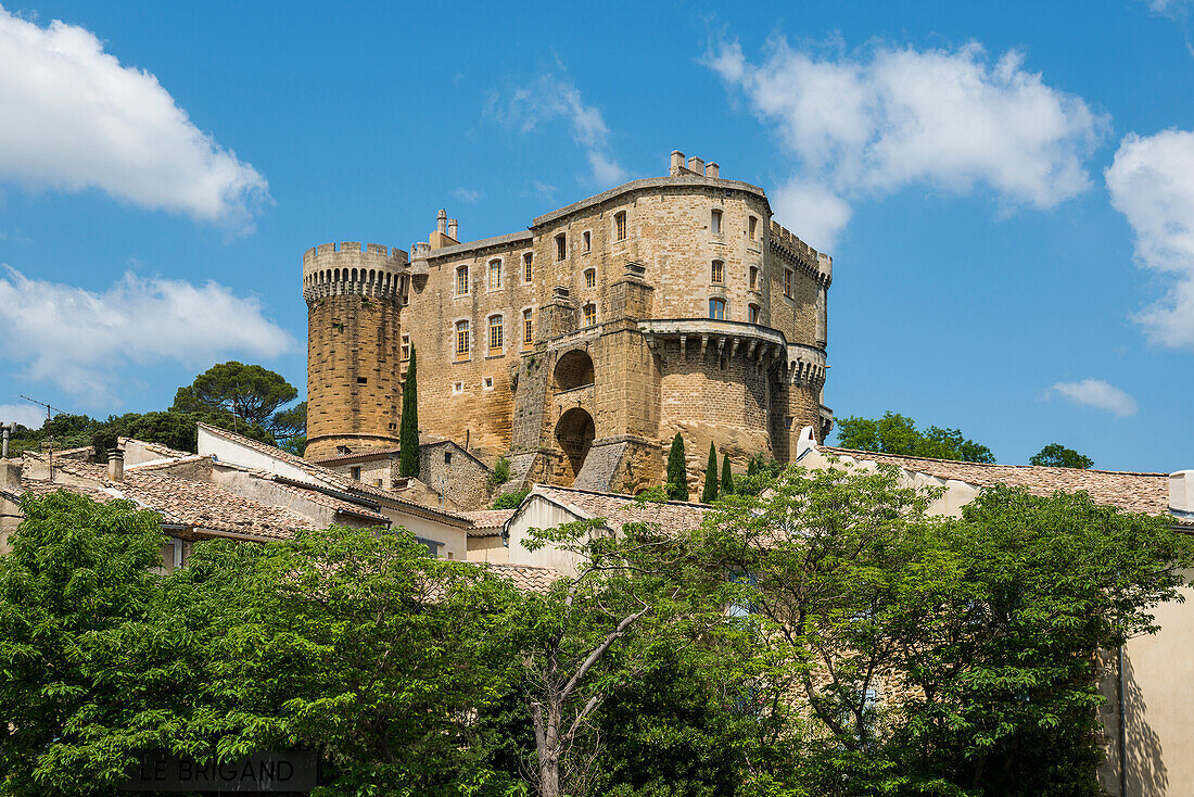 Schloss und mittelalterliches Dorf, Suze-la-Rousse, Département Drôme, Provence, Auvergne-Rhône-Alpes, Frankreich