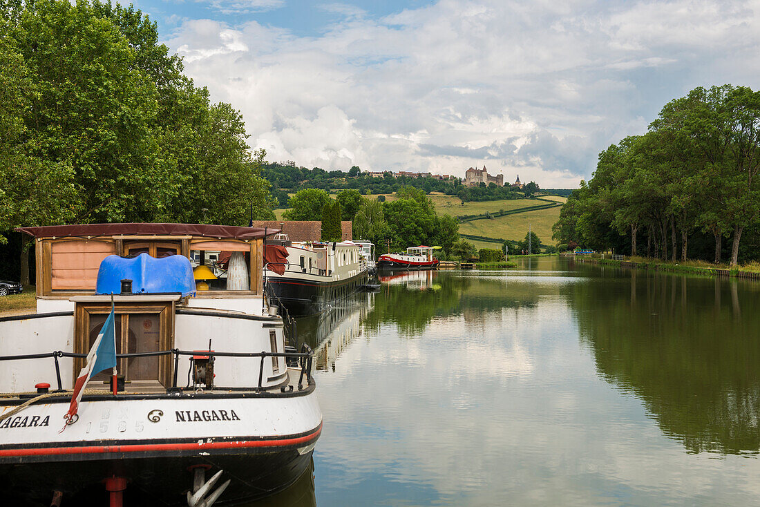 Canal de Bourgogne, Châteauneuf, Côte-d&#39;Or department, Burgundy, Bourgogne-Franche-Comté, France