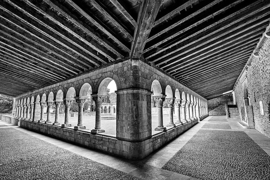 Kreuzgang im Kloster Saint Miguel de Cuxa, Abbaye de Saint-Michel de Cuxa, Prades, Pyrenäen, Frankreich