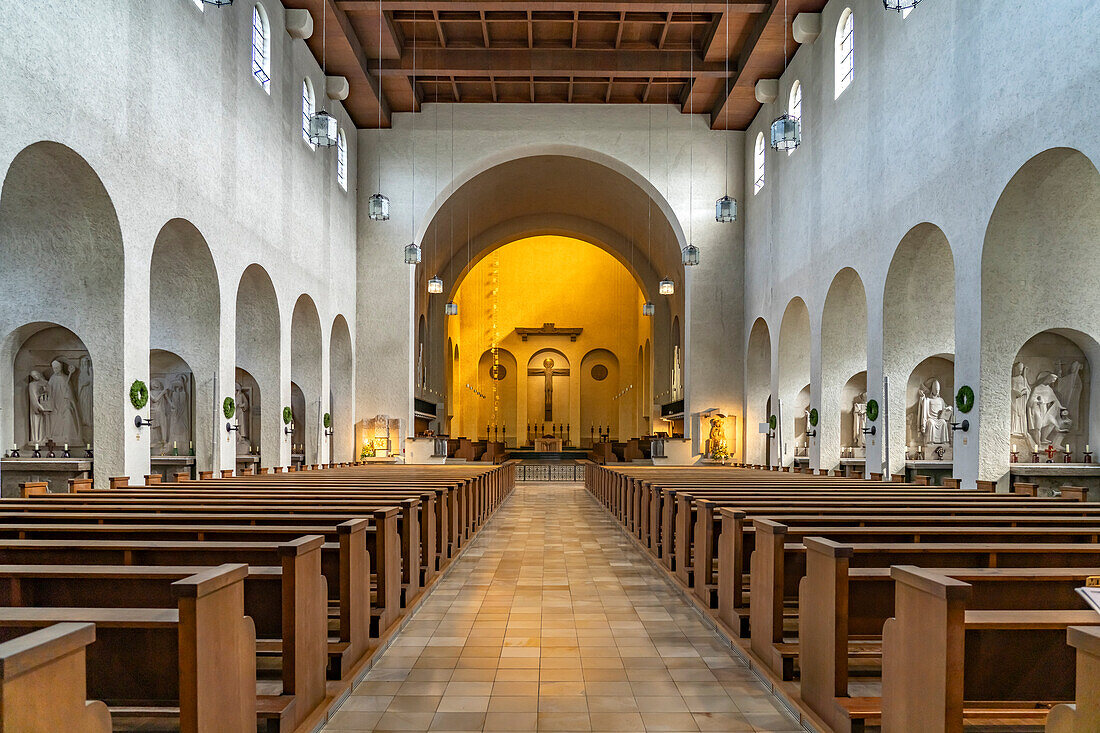 Innenraum der Klosterkirche der Abtei Münsterschwarzach in Schwarzach am Main, Bayern, Deutschland, Europa 