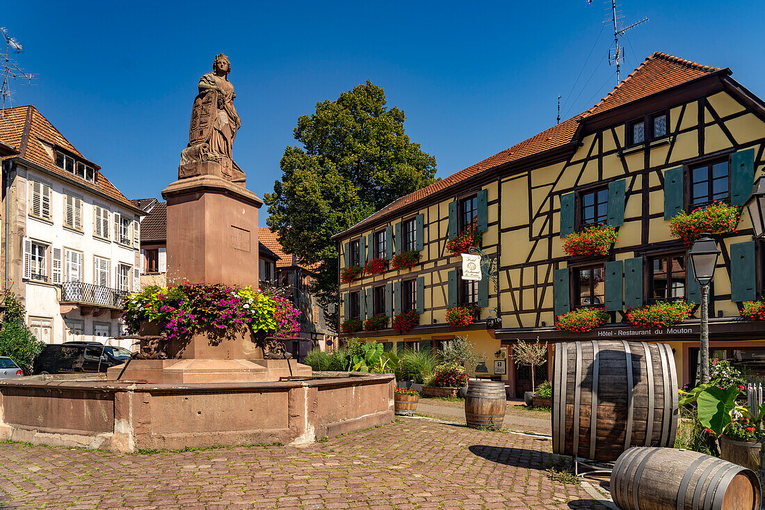  The Place de la Sinne and Friedrichsbrunnen with statue &quot;Ville de Ribeauvillé&quot;, Ribeauville, Alsace, France \n 