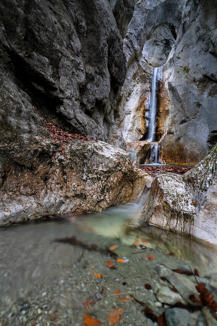 Kleiner Wasserfall bei Kochel am See, Bayern, Deutschland