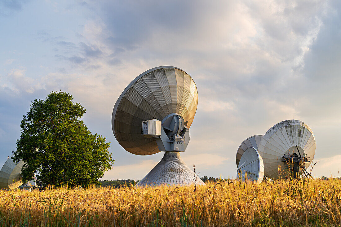  Radio telescopes of the Raisting earth station, Raisting, Upper Bavaria, Bavaria, Germany 