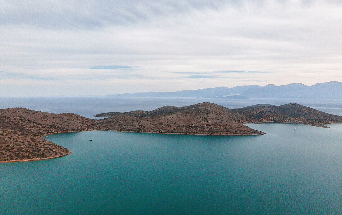 Felsen im Meer von oben, Griechische Inseln, Europa