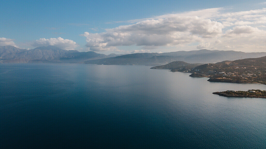 Felsen im Meer von oben, Griechische Inseln, Europa