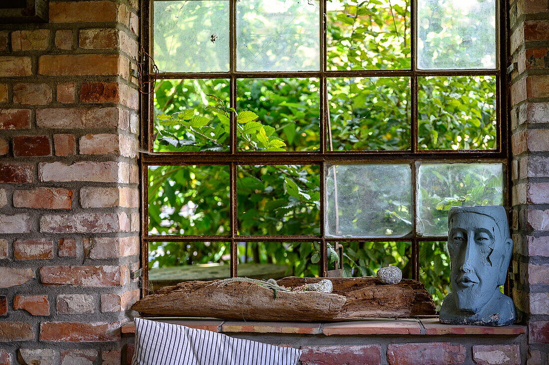 Rustikales Fenster im Cafe Seelchen, Halbinsel Gnitz,  Usedom, Ostseeküste, Mecklenburg-Vorpommern, Deutschland