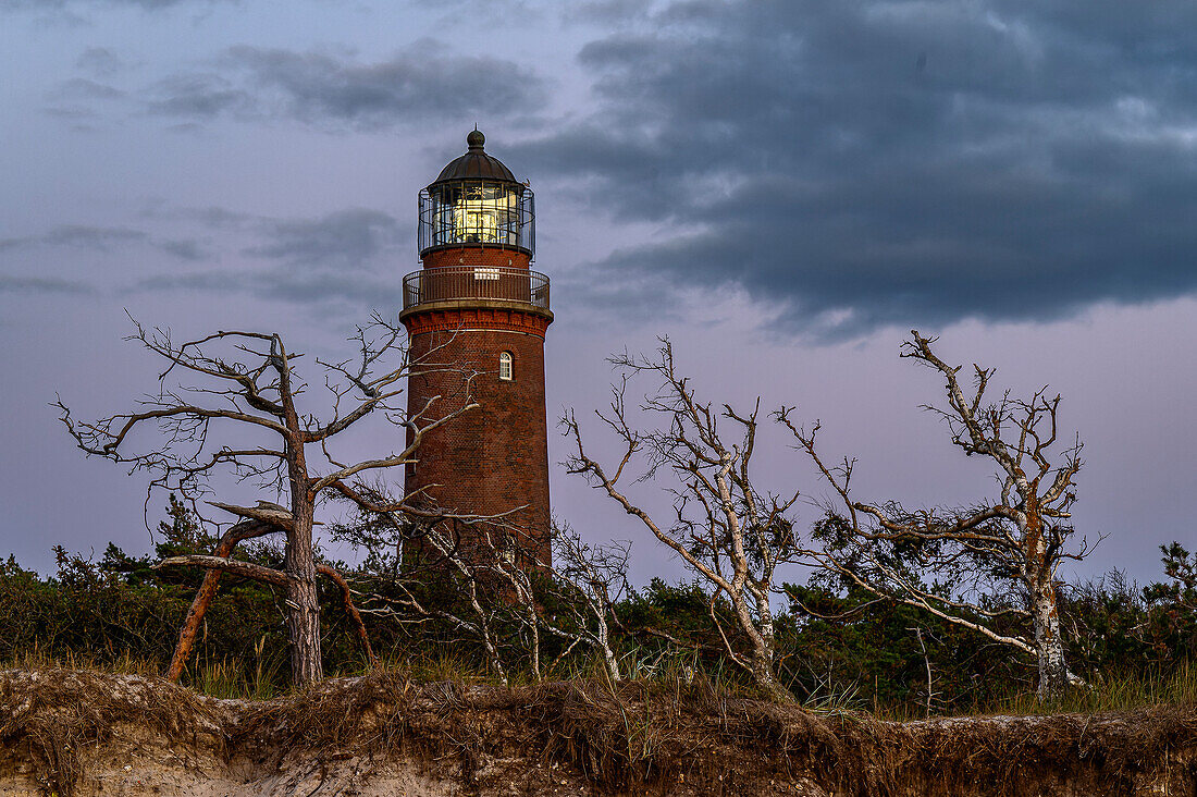 Leuchtturm Darßer Ort im Sonnenuntergang, Darsser Ort, Ostseeküste, Mecklenburg-Vorpommern, Deutschland