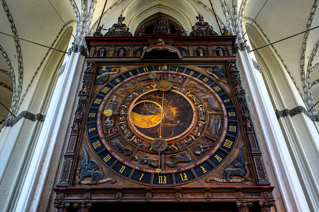  Astronomical clock St. Mary&#39;s Church, Rostock, Baltic coast, Mecklenburg-Western Pomerania, Germany 