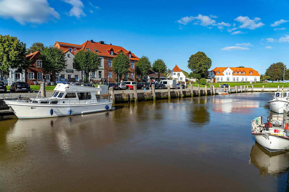  The inner harbor of Tönning, Nordfriesland district, Schleswig-Holstein, Germany, Europe   