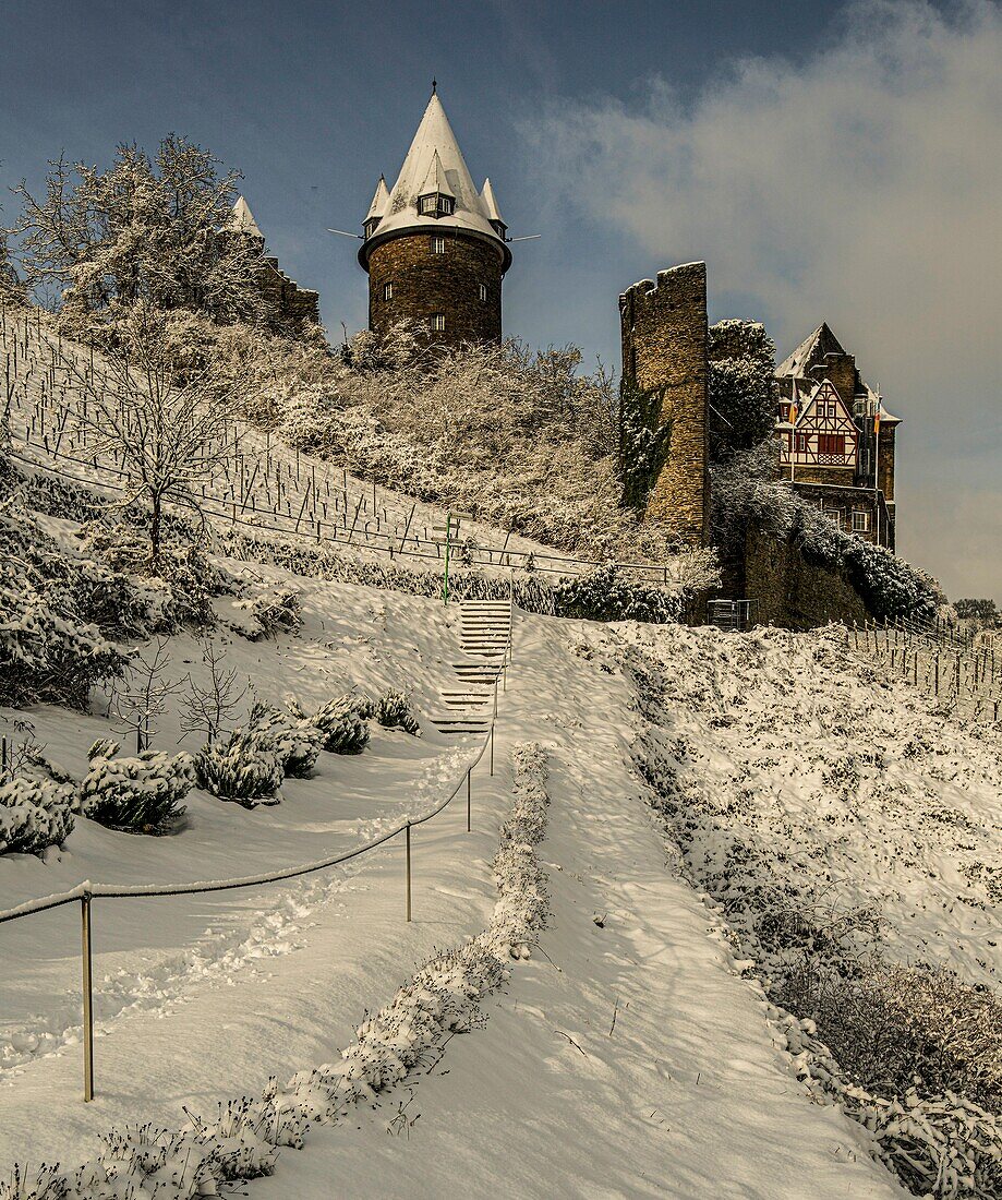 Winterliche Stimmung in Bacharach, Stadtmauerrundweg zur Burg Stahleck, Oberes Mittelrheintal, Rheinland-Pfalz, Deutschland
