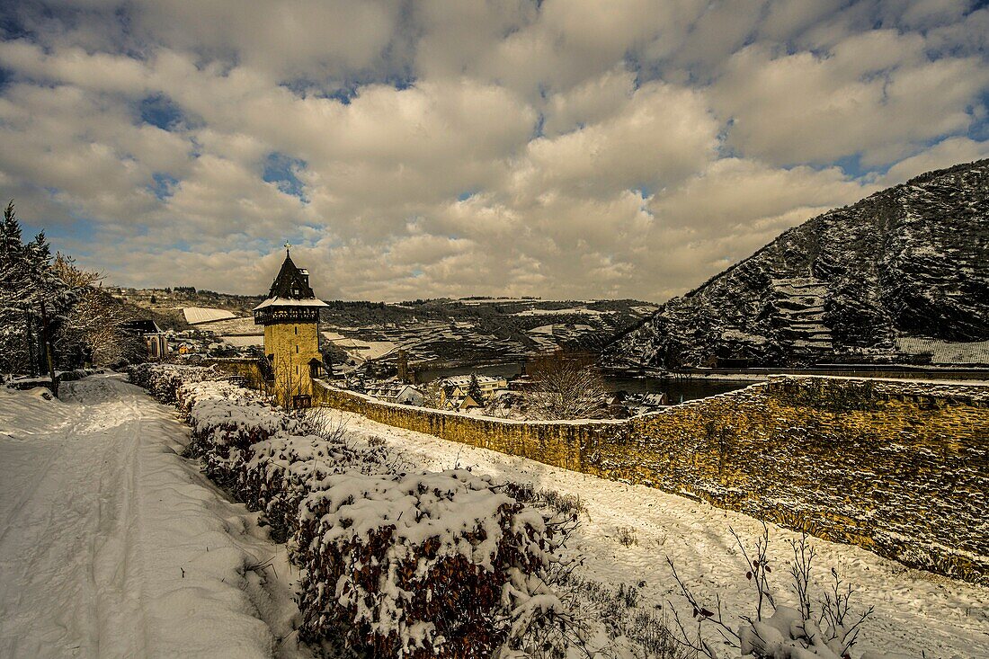 Winterliche Stimmung in Oberwesel, Stadtmauer, Altstadt und Rheintal, gesehen vom Stadtmauer-Rundweg, Oberes Mittelrheintal, Rheinland-Pfalz, Deutschland