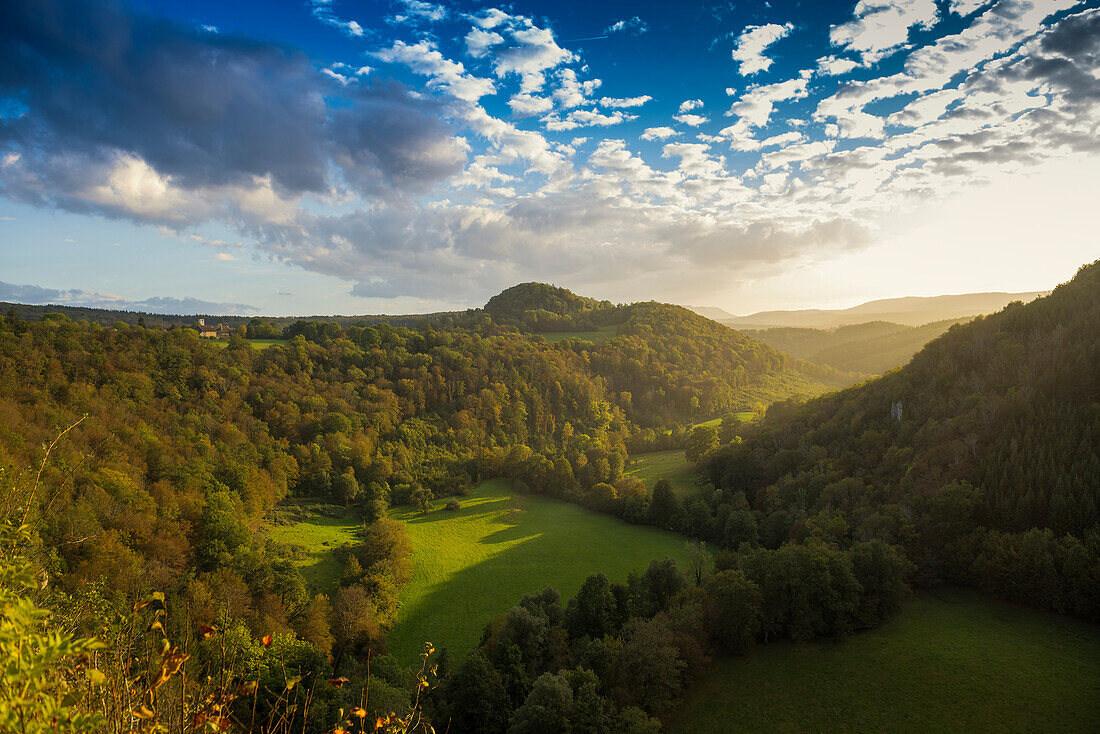  River with gorge and autumn-colored forest, Loue valley, Lizine, near Besançon, Doubs department, Bourgogne-Franche-Comté, Jura, France 