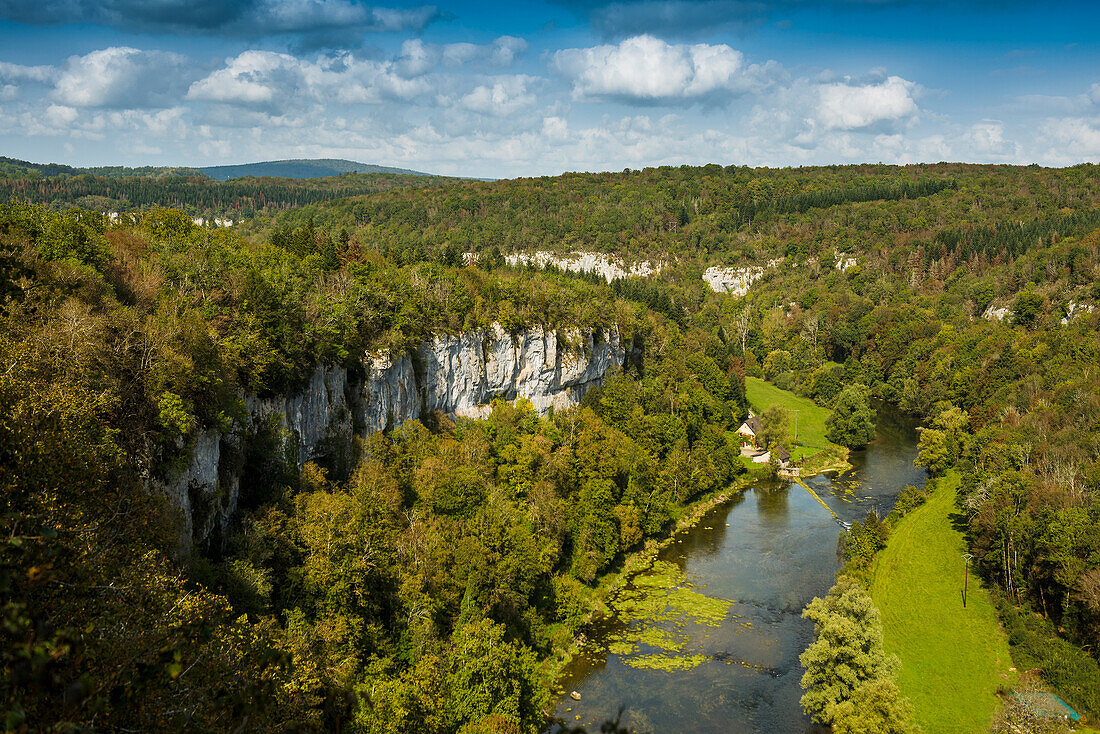  River with gorge and autumn-colored forest, Loue valley, Lizine, near Besançon, Doubs department, Bourgogne-Franche-Comté, Jura, France 