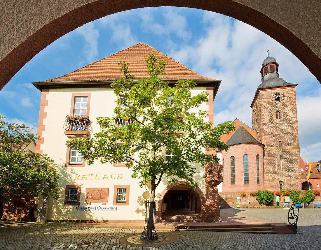 Das Rathaus von Annweiler am Trifels, Rheinland-Pfalz, Deutschland