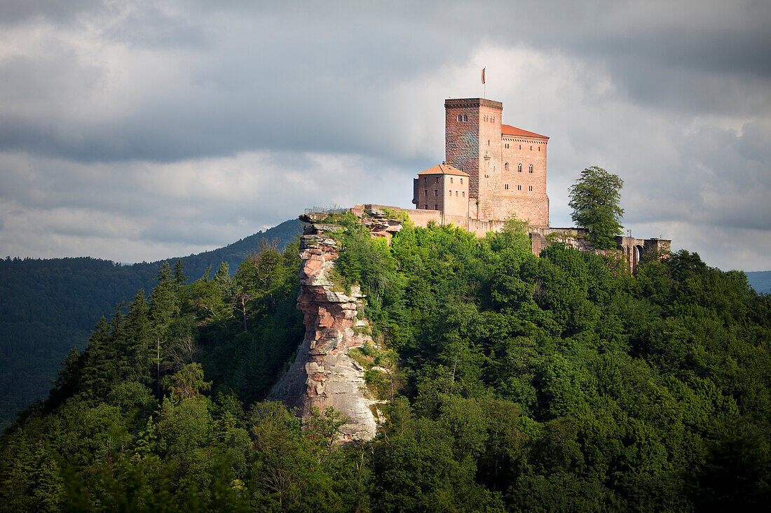 Die Reichsburg Trifels im Pfälzerwald, Annweiler, Rheinland-Pfalz, Deutschland