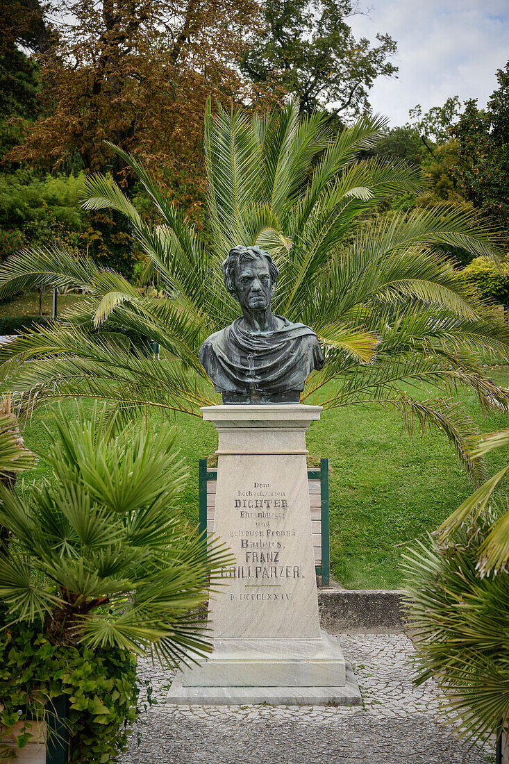  UNESCO World Heritage Site &quot;The Important Spa Towns of Europe&quot;, bust of the Baden poet Franz Grillparzer in the spa gardens in front of palm trees, Baden near Vienna, Lower Austria, Austria, Europe 