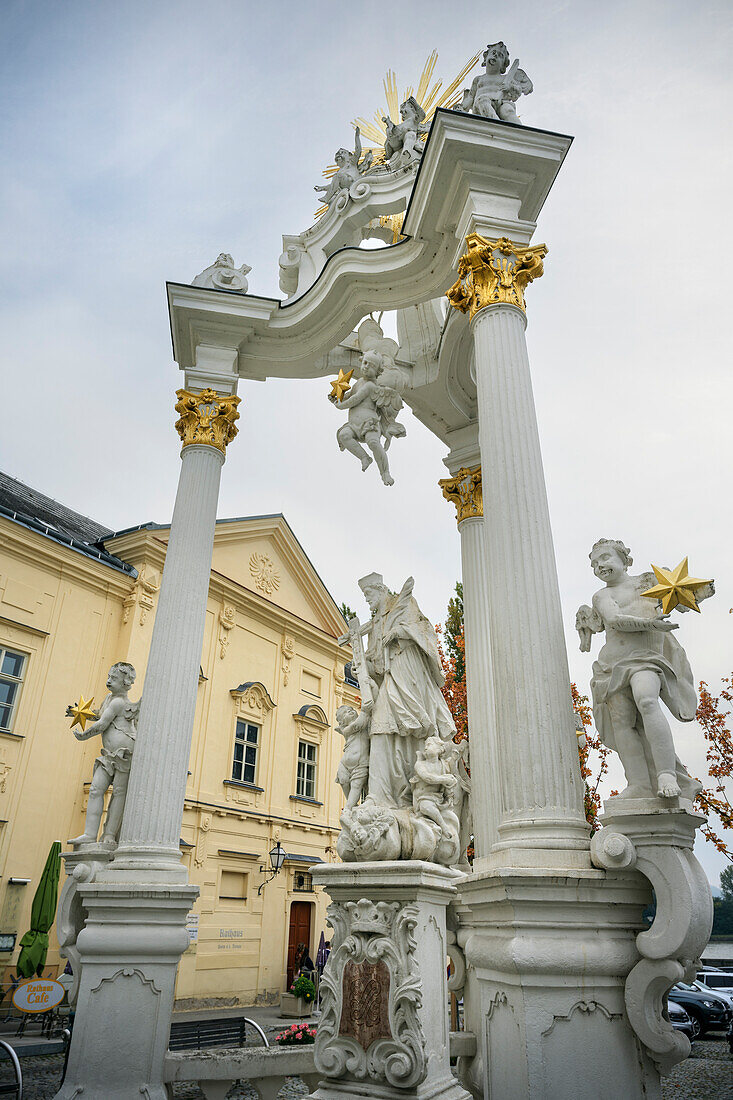 Johannes-Nepomuk Denkmal am Rathausplatz, UNESCO Welterbe "Kulturlandschaft Wachau", Teilort Stein bei Krems an der Donau, Niederösterreich, Österreich, Europa
