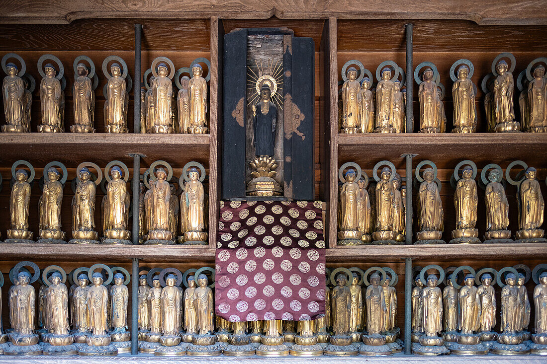  Statues in Ukimido, Mangetsu-ji Temple, Honkatata, Otsu, Shiga, Japan, Asia 