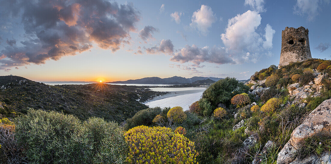 Torre di Porto Giunco, Sardinien, Italien