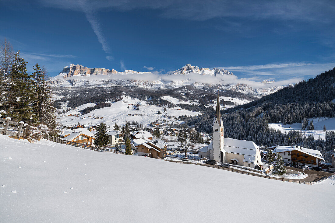 Kirche in Stern, La Villa, Piz de Lavarela, Südtirol, Alto Adige, Italien