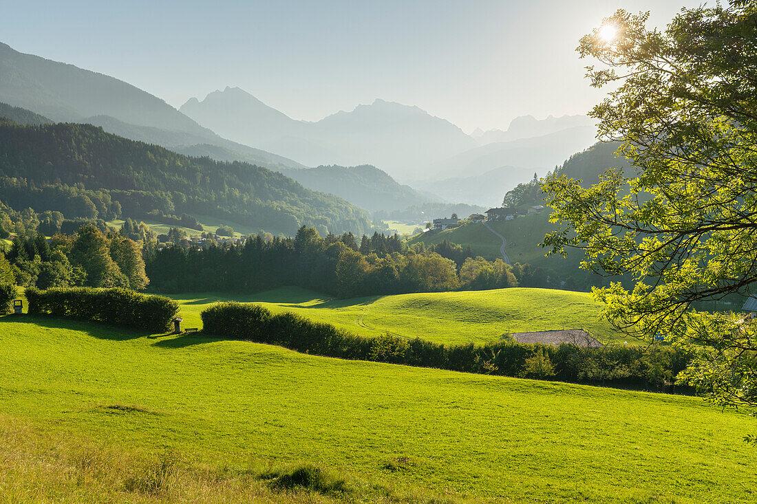 Blick nach Oberau von der Roßfeldstraße, Berchtesgadener Land, Bayern, Deutschland