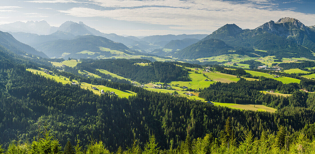 Blick von der Postalmstraße in den Tennengau, Tennengebirge, Salzburg, Österreich