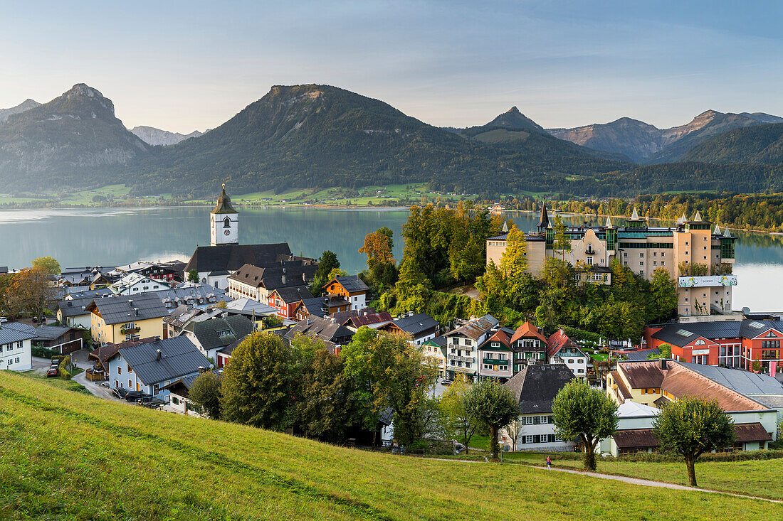  View of St. Wolfgang, Wolfgangsee, Salzkammergut, Upper Austria, Austria 