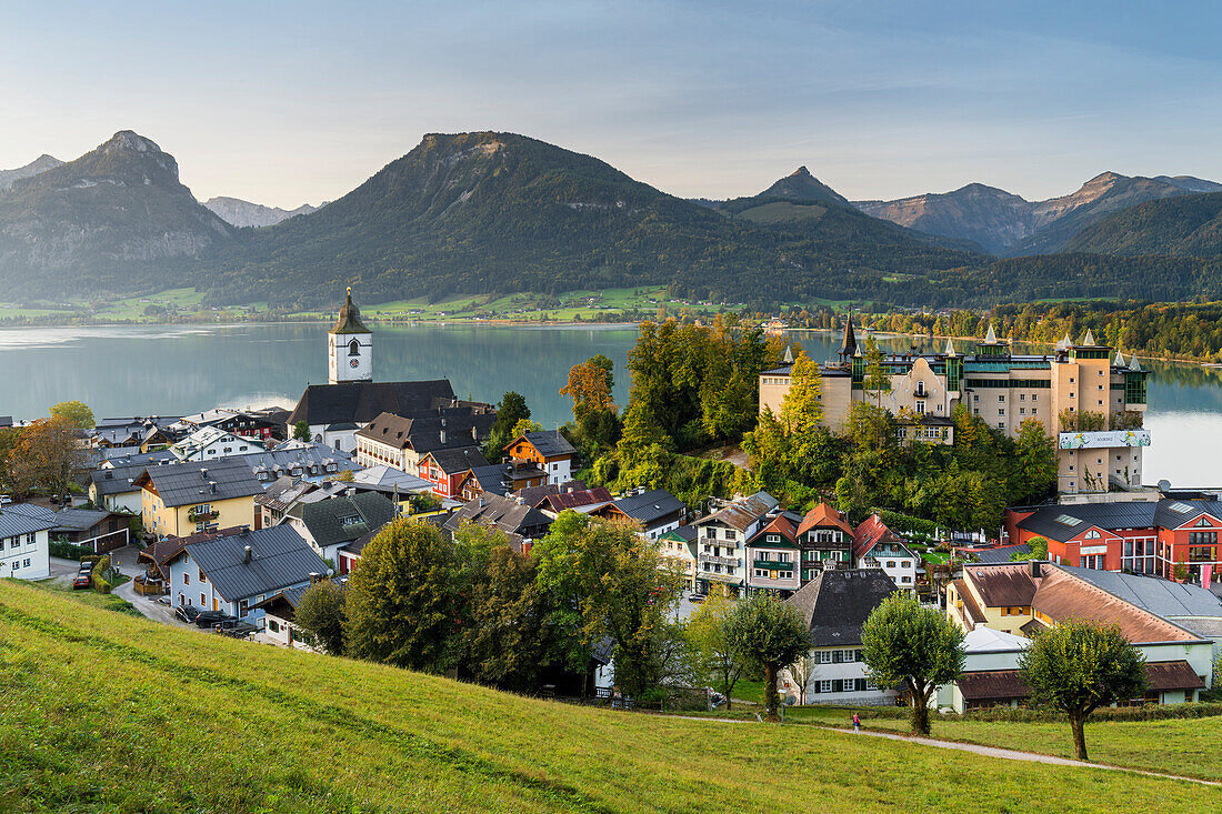 Blick auf St. Wolfgang, Wolfgangsee, Salzkammergut, Oberösterreich, Österreich