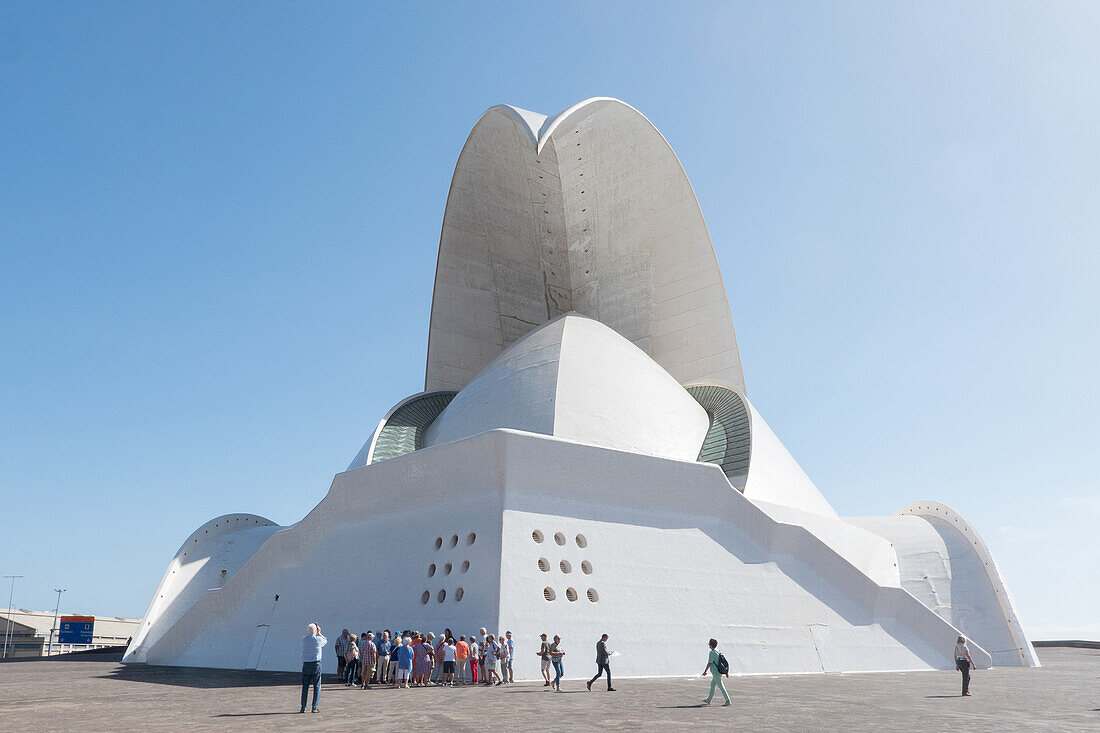 Santa Cruz de Tenerife; die von Santiago Calatrava entworfene Kongress- und Konzerthalle, Auditorio Adán Martín Menis, Teneriffa, Kanarische Inseln, Spanien