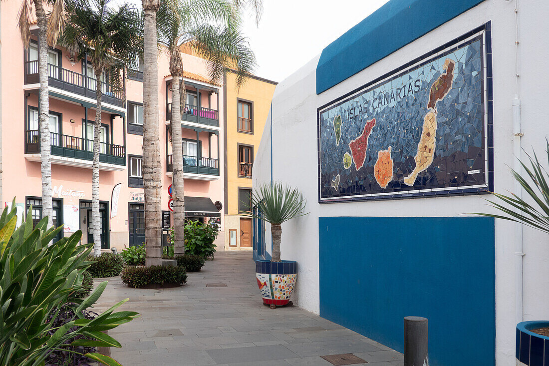 Puerto de la Cruz; Mosaic of the Canary Islands on Calle Doctor Ingram in the harbor district, Tenerife, Canary Islands, Spain