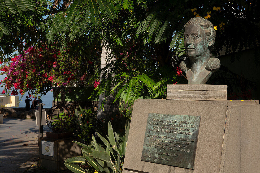 Puerto de la Cruz; Plaza Mirador de la Paz, monument to the crime writer Agatha Cristie (1890-1976), who visited Tenerife in 1927, Canary Islands, Spain